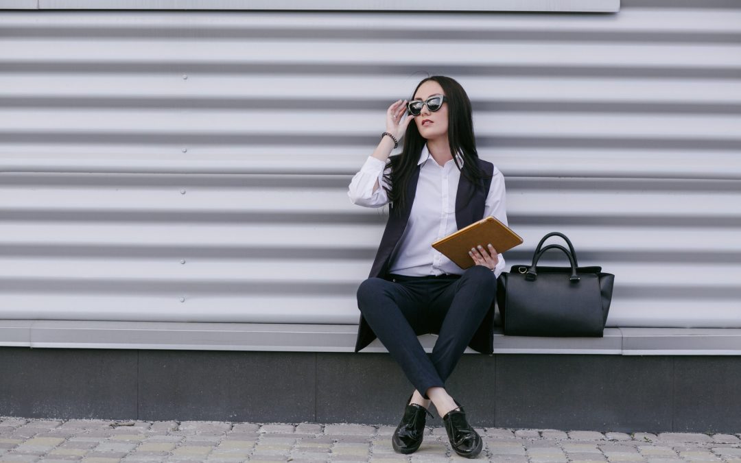 woman-with-sunglasses-orange-tablet-hand